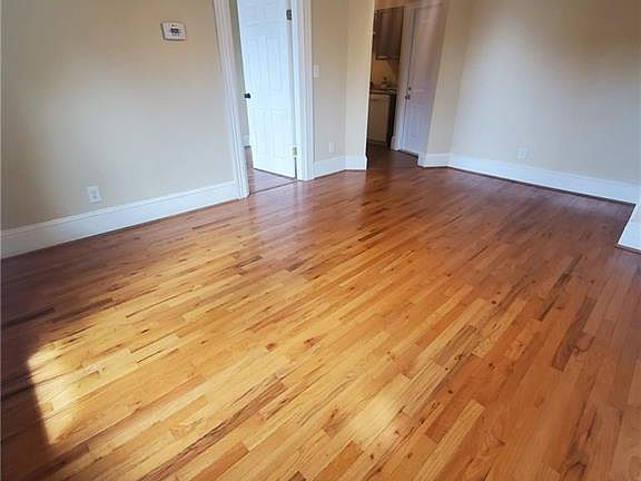 5th image of 422 London St APT 5
