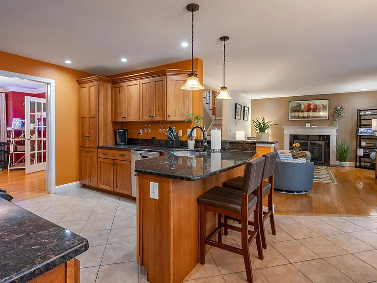 2 Lowther Pl — Photo 5