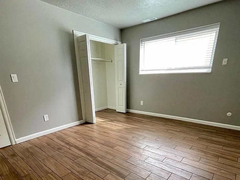 301 W Center St — Photo 12