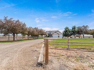 5915 SW Ashley Ct, Mountain Home, ID 83647