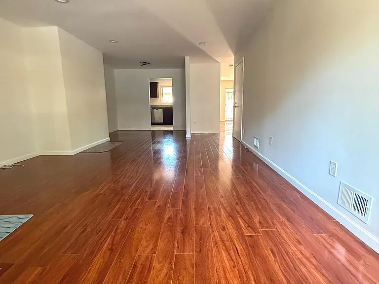 3 Cambridge Dr — Photo 4