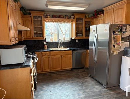 3rd image of 143 Carling Ct