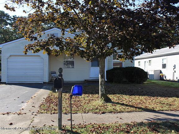 2nd image of 34 Gorginio Dr