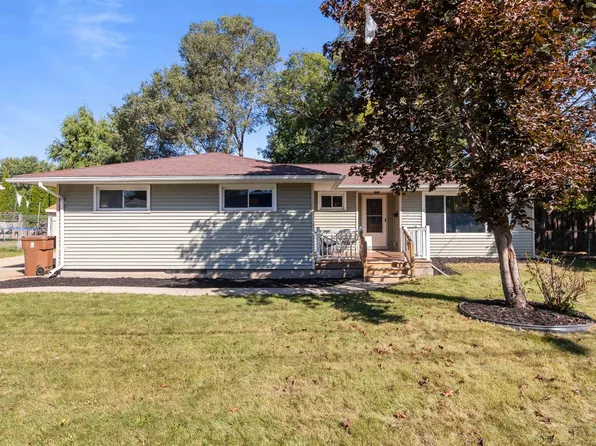 884 Roosevelt St, Menasha, WI 54952