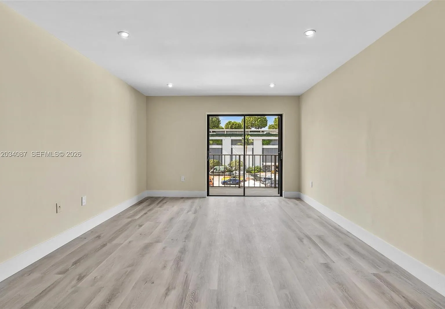 9124 Collins Ave Condo — Photo 3