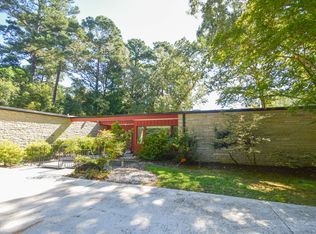 1813 Lakeshore Dr, Fayetteville, NC 28305