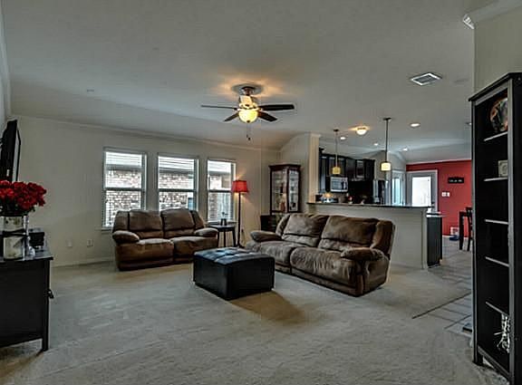 5th image of 1221 Catbird Dr