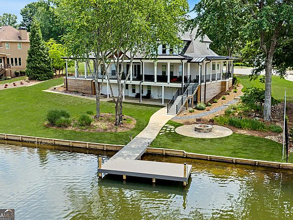 5th image of 145 Bay Dr