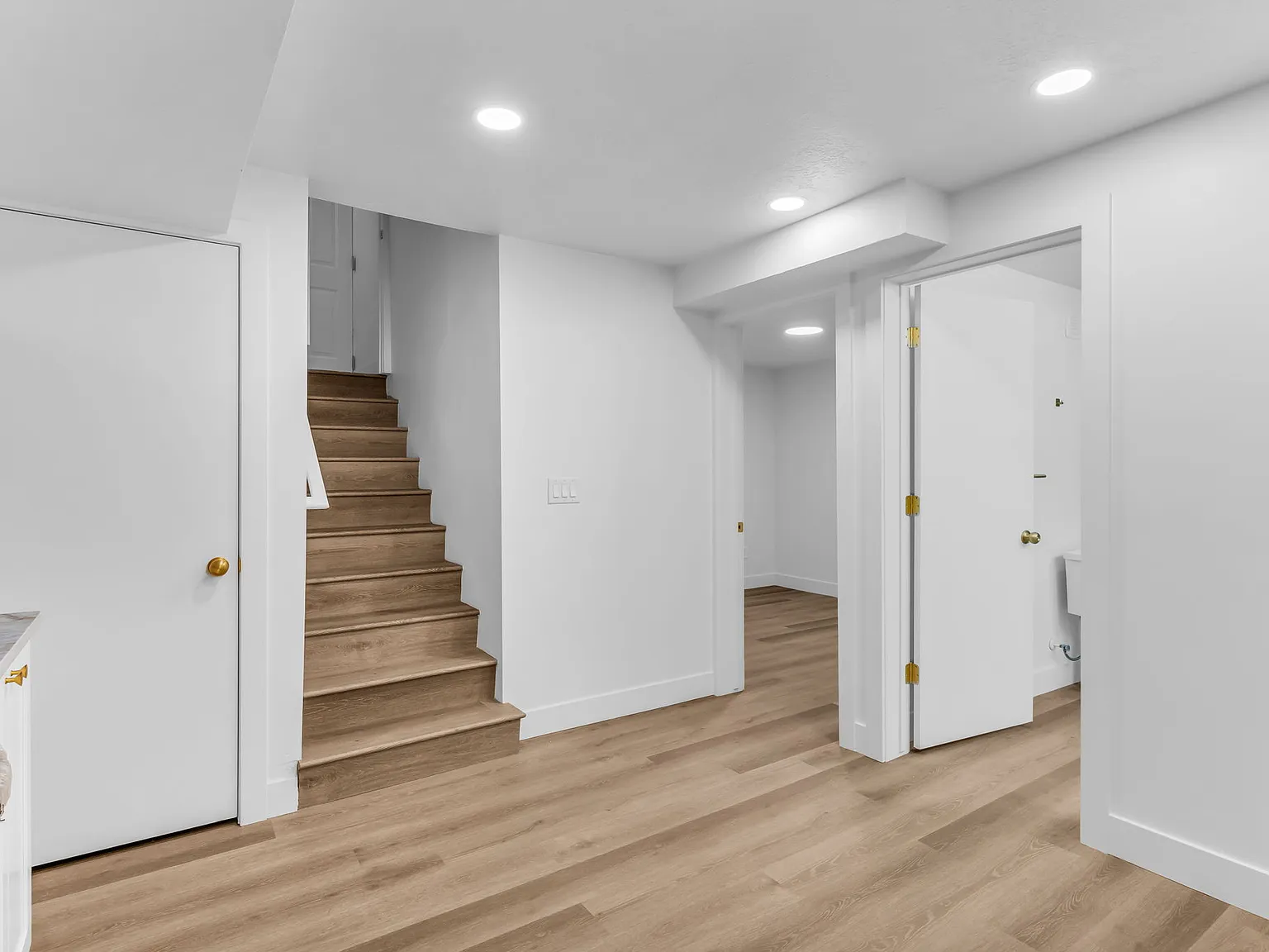 3 bed, 900 sqft, $1,900 — Photo 4