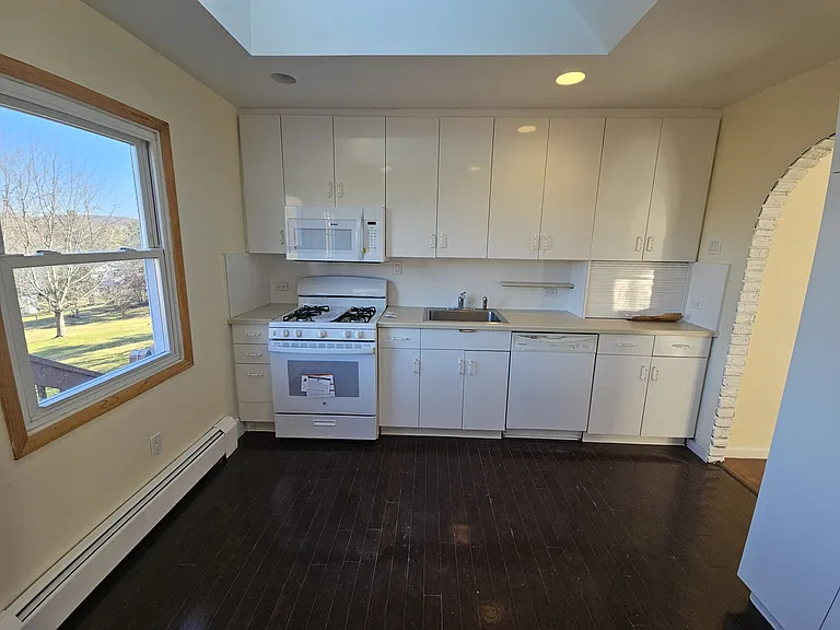 13 Regina Dr — Photo 8