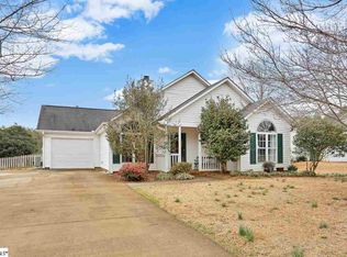 417 Golden Leaf Ln, Simpsonville, SC 29681