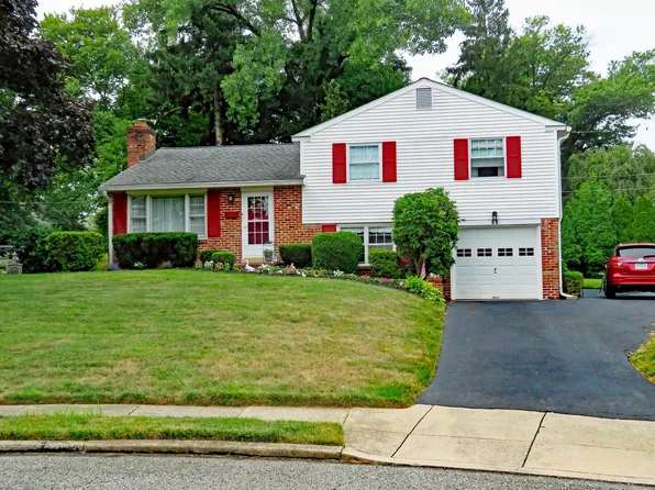 10 Marwood Dr, Broomall, PA 19008