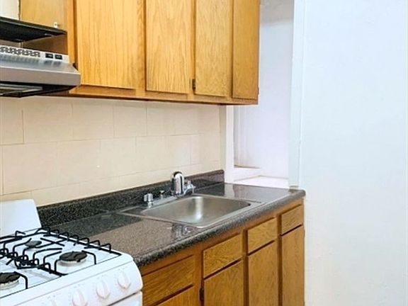 5th image of 229 W 105th St APT 5F