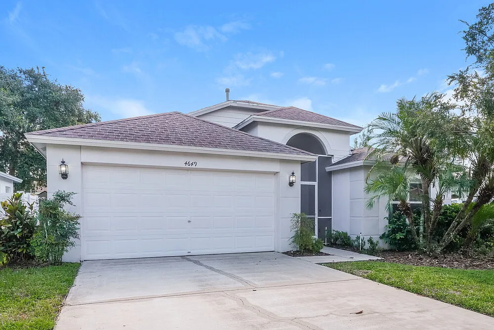 3 bed, 2.0 bath, 1490 sqft, $2,005 — Photo 3