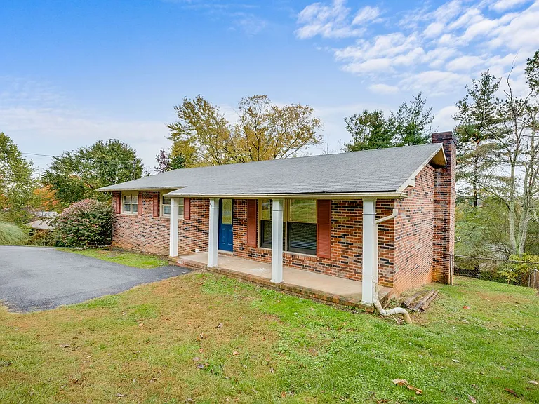 729 Foothills Rd — Photo 3