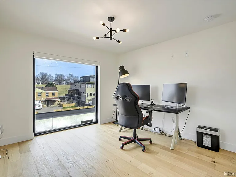 2526 S Lincoln St — Photo 38
