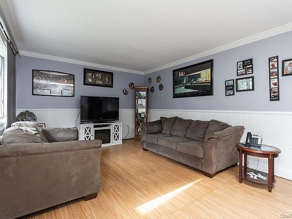 5th image of 33 Hilltop Dr