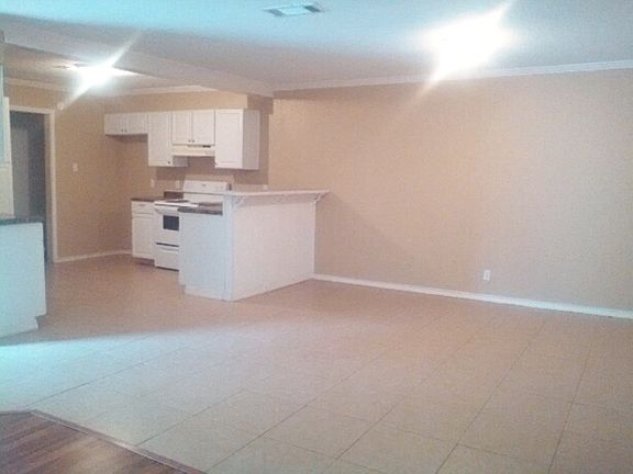 3rd image of 2120 Aberdeen Dr