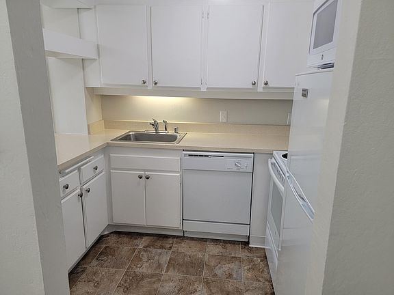 2nd image of 1555 W Hillsdale Blvd #304