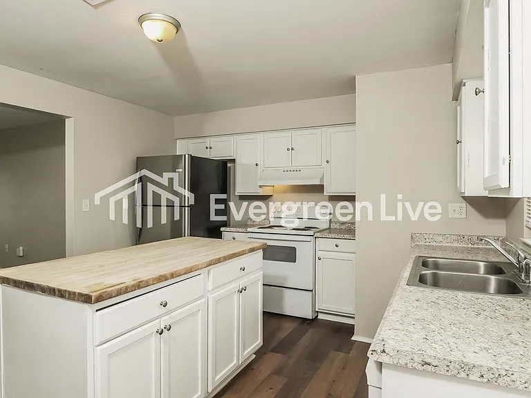 946 Keen Ct — Photo 6