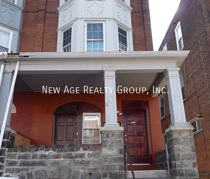 5026 Walnut St #3 — Photo 1