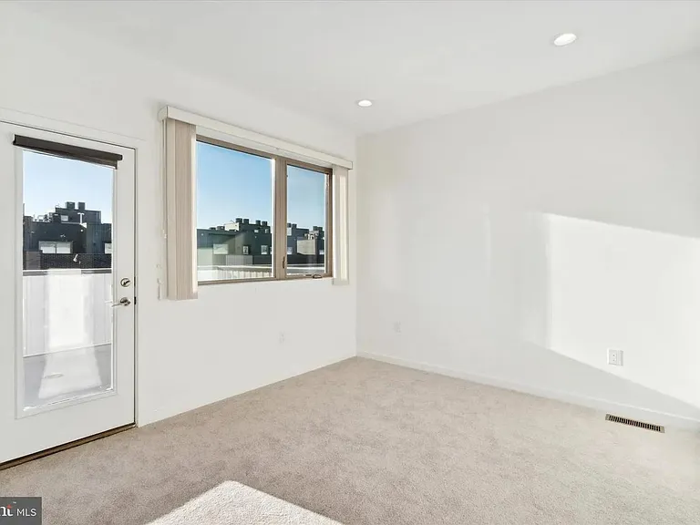 3127 Beachview Ln — Photo 12