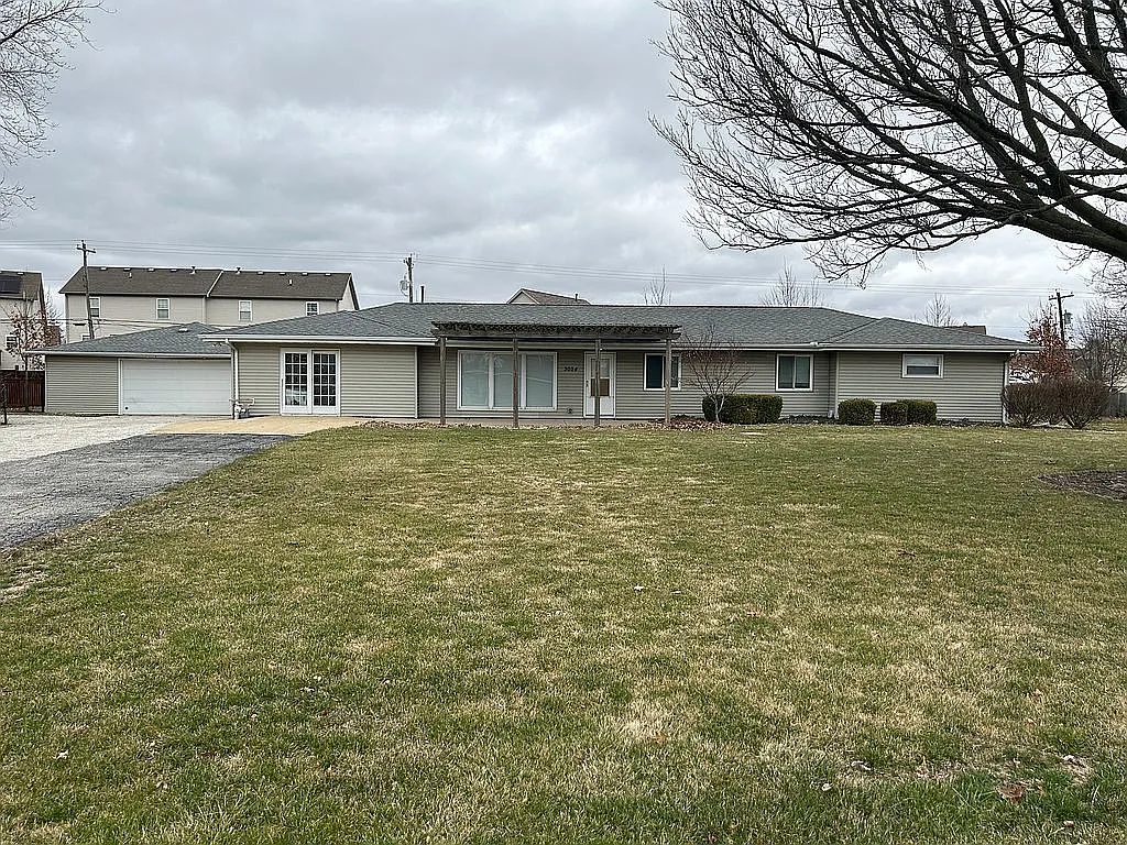 3024 E Oakland Ave photo 1