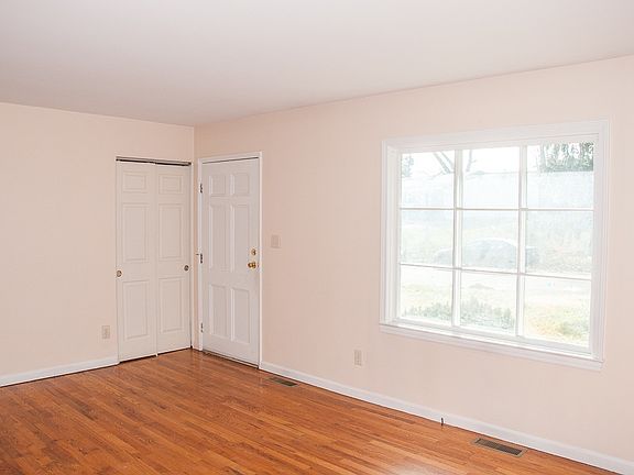 2nd image of 155 Linnview Dr