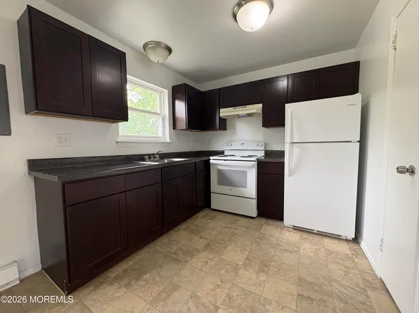 28 Spring Ter, Freehold, NJ