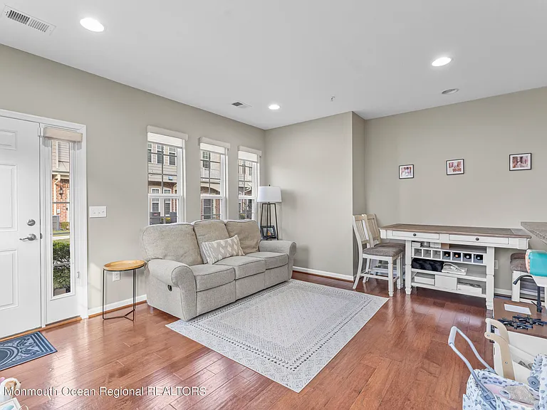 1 Kyle Dr — Photo 3