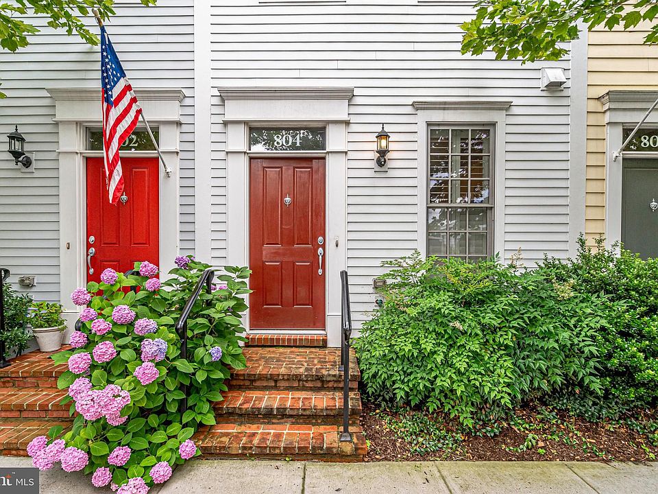 1st image of 804 Montgomery St