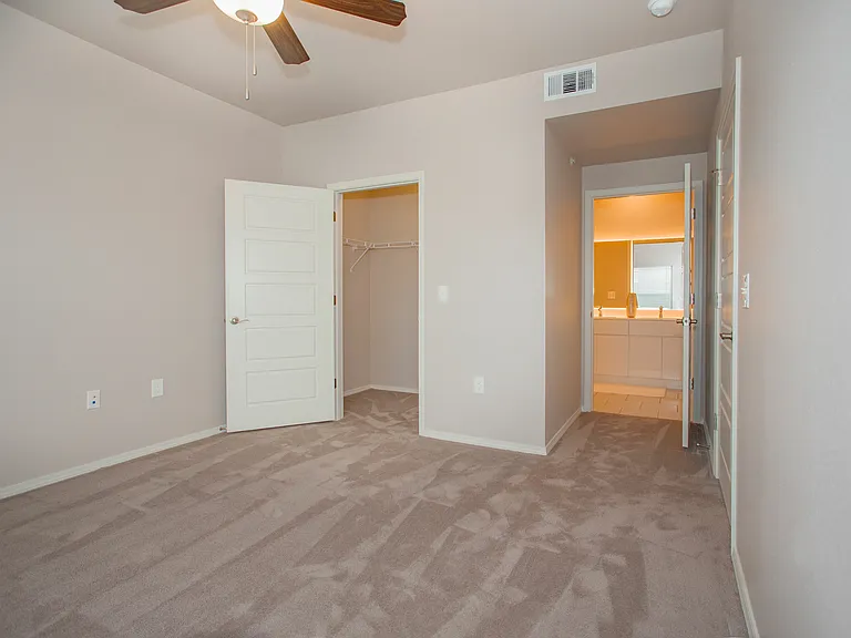 Crown at Seven Oaks Apartment Homes — Photo 35