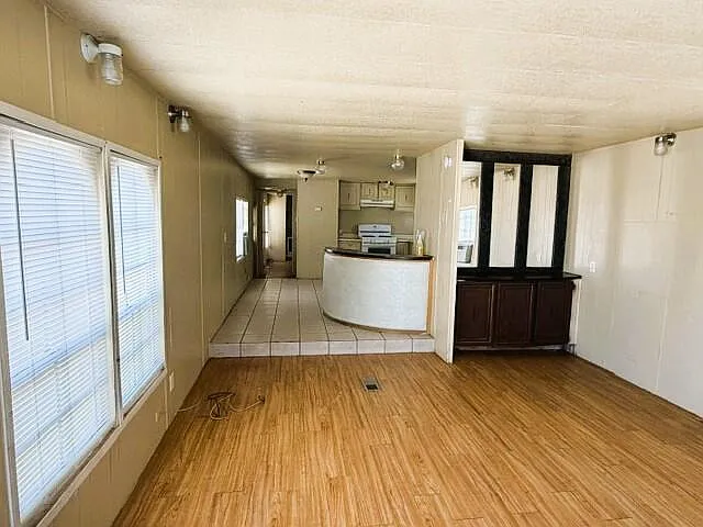 702 N State St — Photo 3