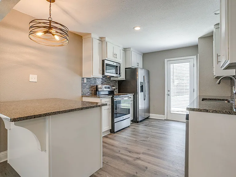 3221 McCart Ave — Photo 8