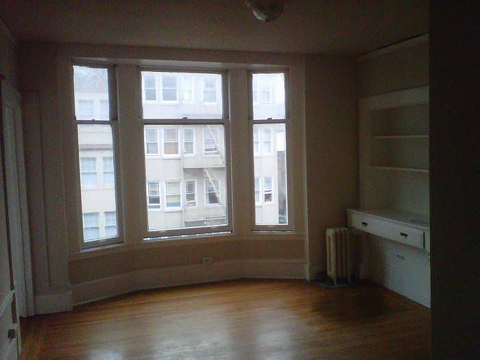 Studio facing Geary