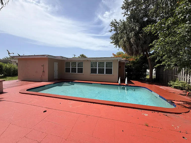 5109 Johnson St — Photo 18