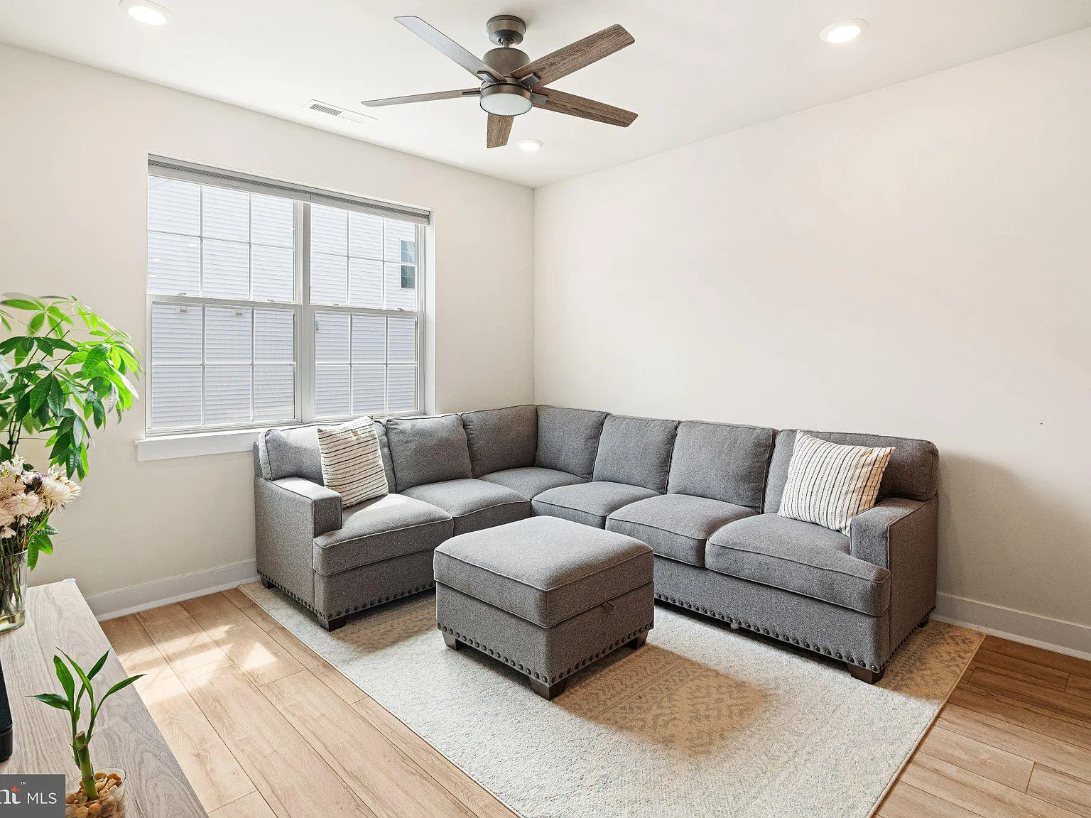 3 bed, 3.0 bath, 2153 sqft, $3,250 — Photo 2