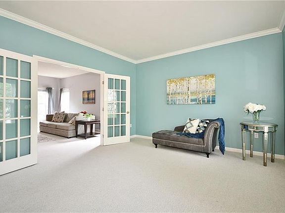 3rd image of 138 Tanglewood Dr