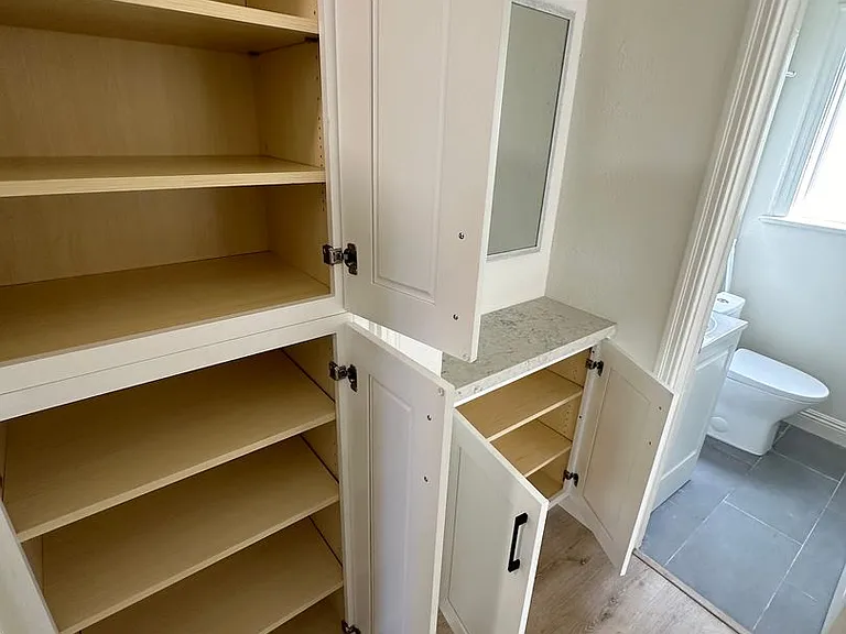 South LA Urban Apartments — Photo 13