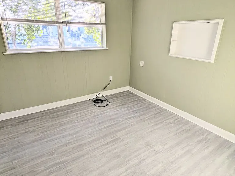 1013 Lewis Dr — Photo 7