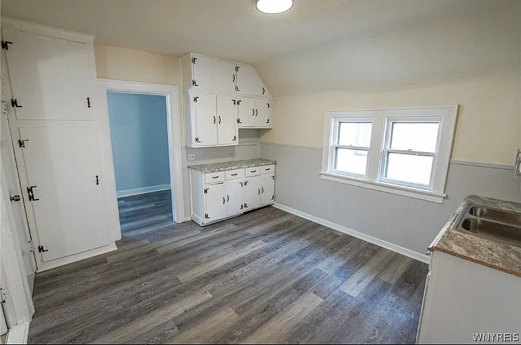 49 Barbara Pl — Photo 3