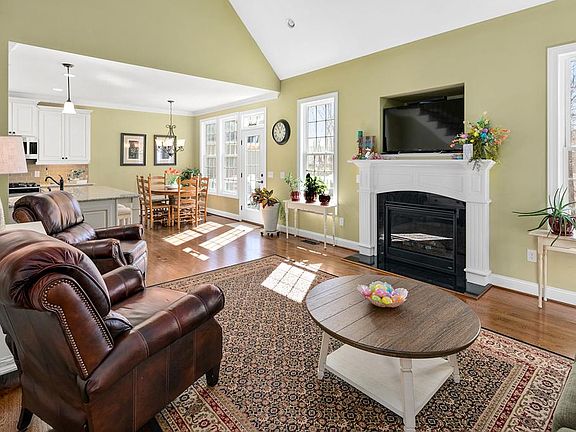 5th image of 111 Woods Ct