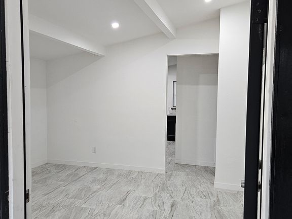 3rd image of 125 Jenny Kay Ln
