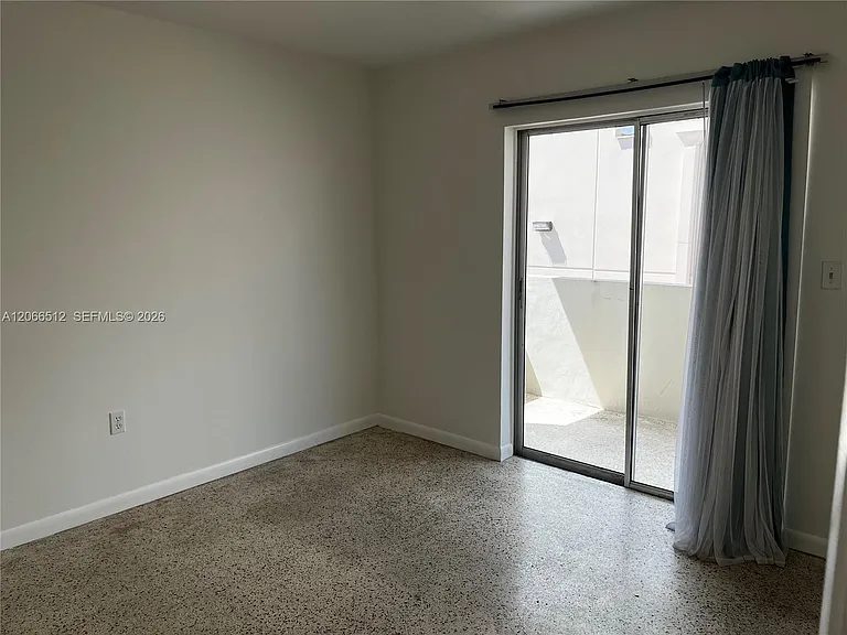 928 SW 30th Ave #3 — Photo 21