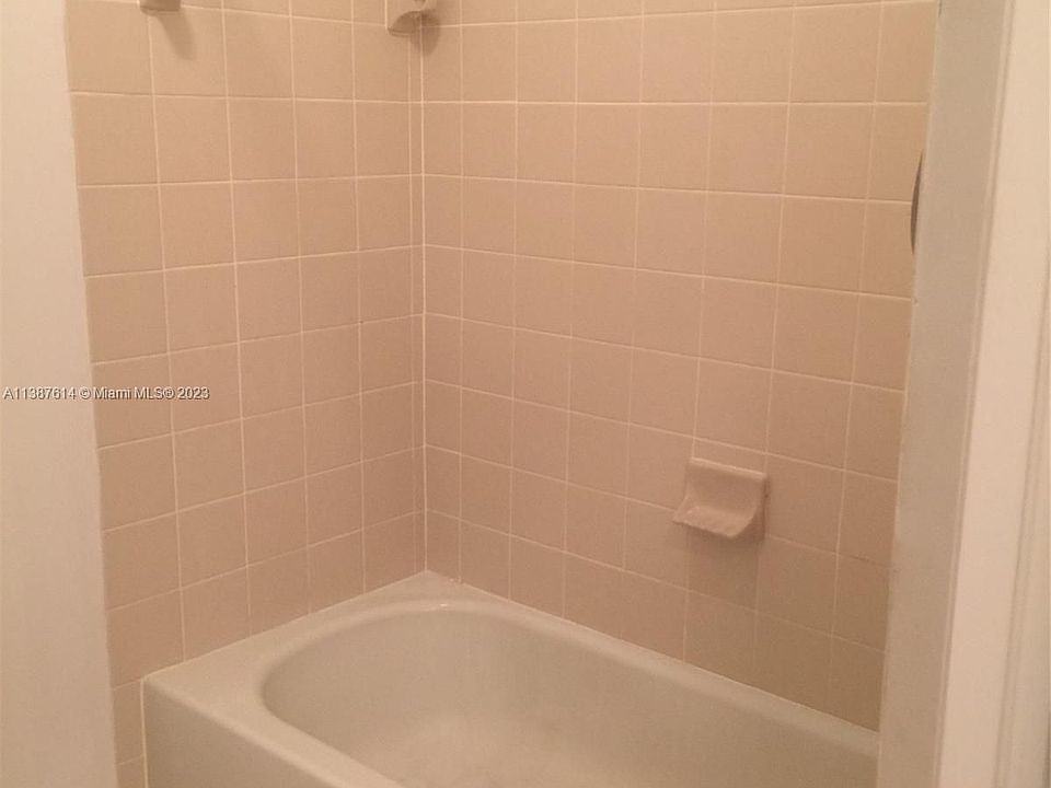 1st image of 3372 NE 11th Dr