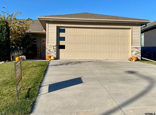 17058 Nicholas St, Omaha, NE 68118