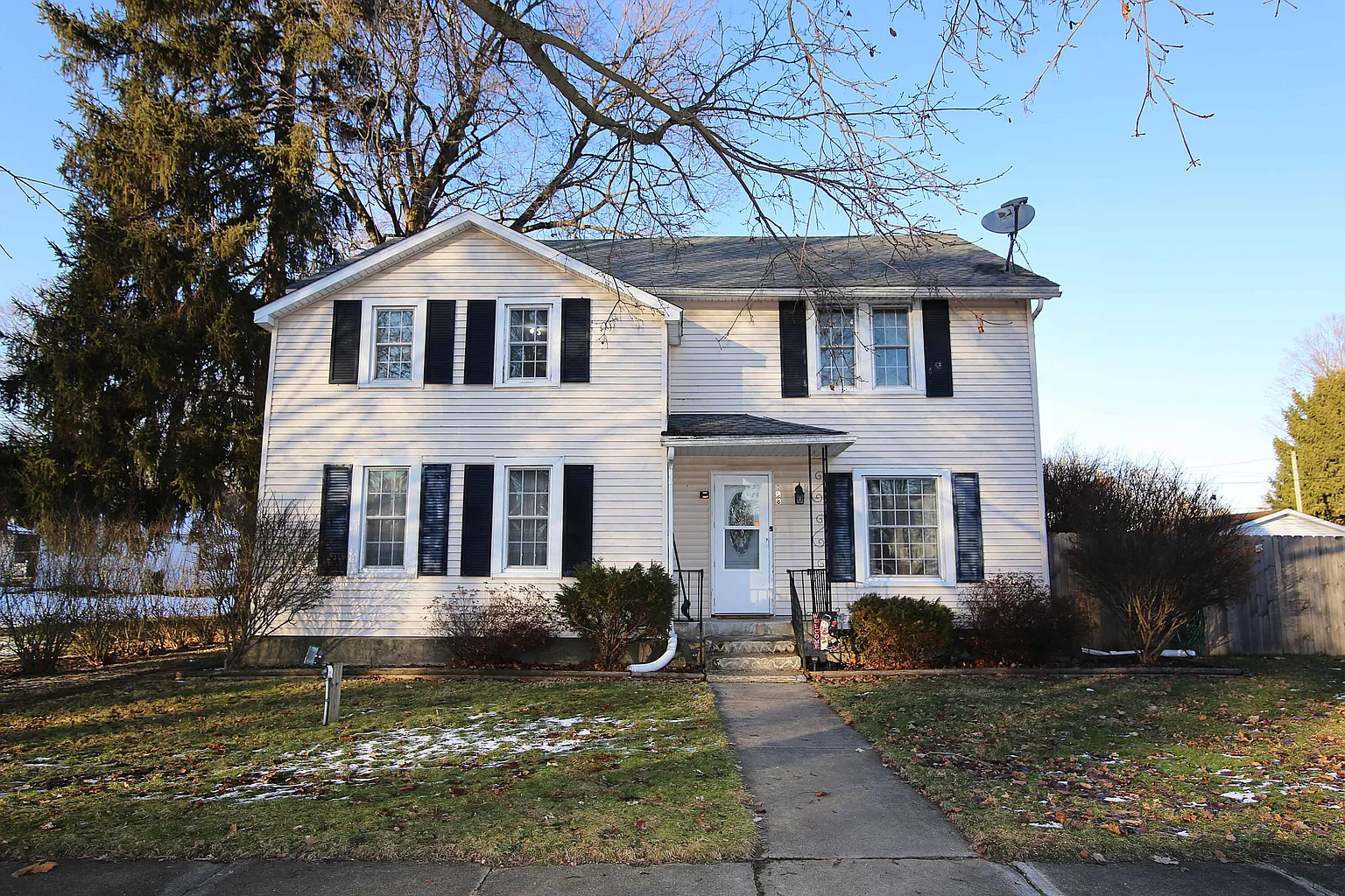 158 W Read St photo 1