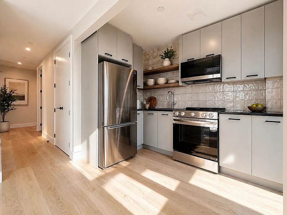 2nd image of 44-11 Broadway #Penthouse 5