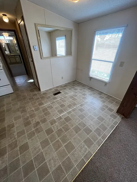 2 bed, 1.5 bath, 1665 sqft, $950 — Photo 4