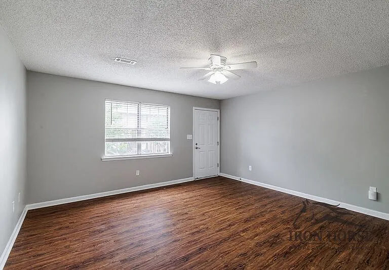 2165 S Milledge Ave #F8 — Photo 3